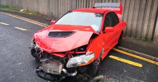 Hombre gana un Mitsubishi especial en un concurso y lo destruye al día siguiente