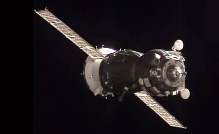 La nave tripulada Soyuz llega con éxito a la EEI