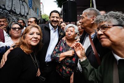 Batres anuncia construcción de nuevo hospital del ISSSTE; demuelen inmueble en Tlatelolco