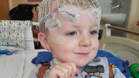 Cómo es la vida de un niño con SWAN, el misterioso síndrome sin nombre