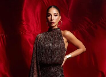 María Chacón brilla con pantalón de piel y top transparente