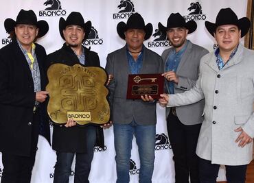 Bronco recibe las llaves de Lynwood y una estrella maya