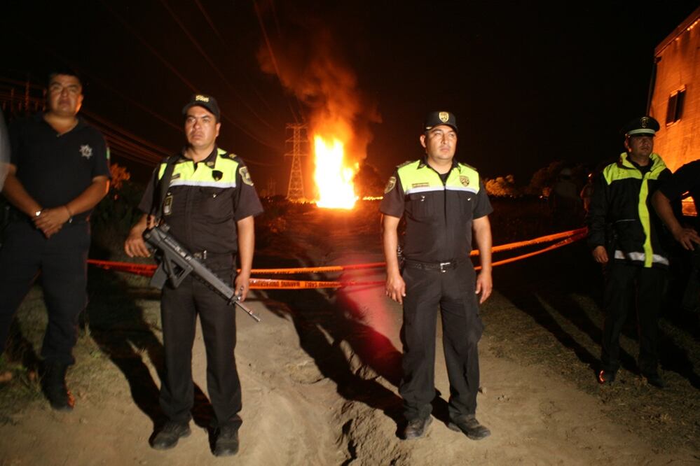 Se registra incendio en ducto de Pemex en el Edomex