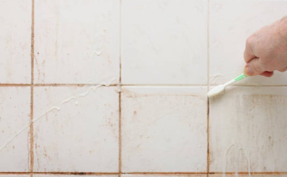 Las juntas de la ducha son especialmente vulnerables. Foto: iStock