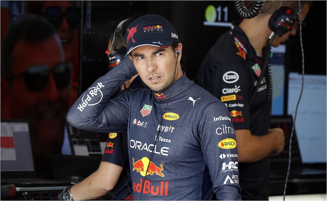 Checo Pérez se reúne con futura promesa del automovilismo mexicano / FOTO: EFE