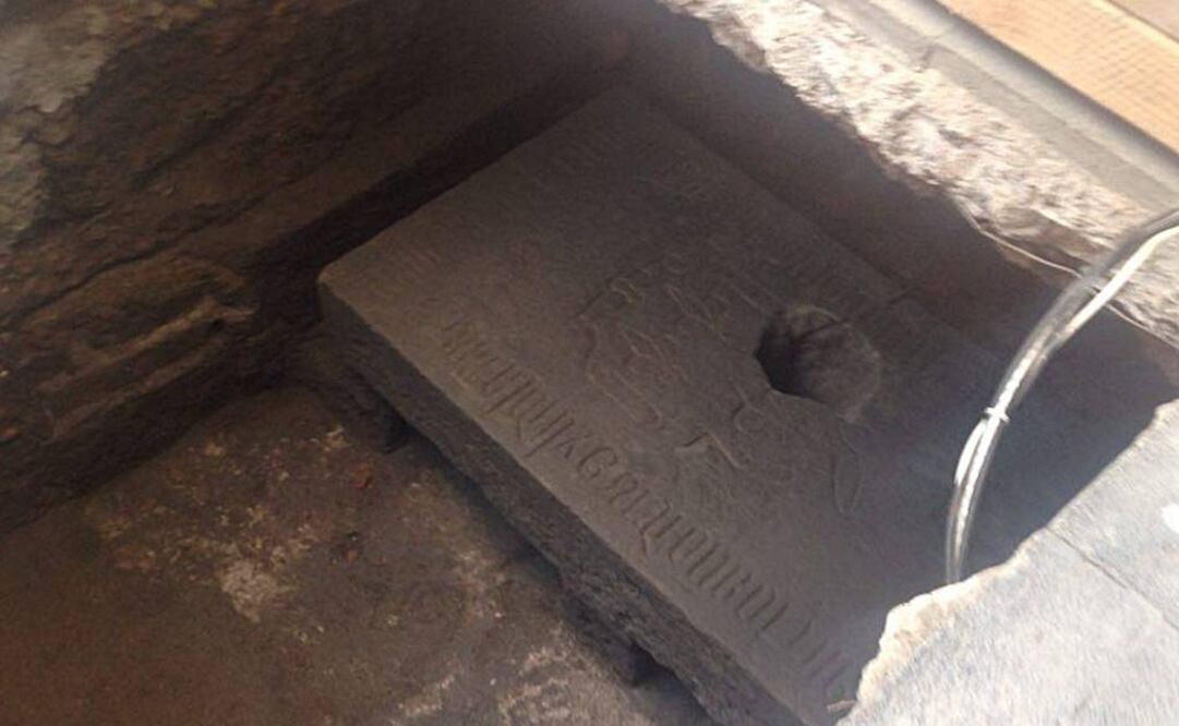 Hallan en Catedral tumba de uno de los primeros clérigos de México