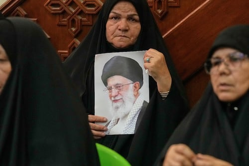 Irán califica nuevas sanciones de EU de "terrorismo económico"; régimen colapsará, dice Bessent
