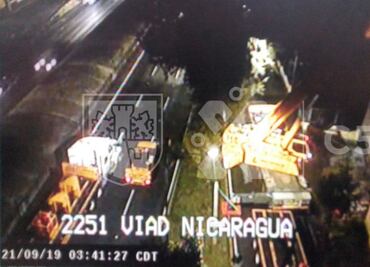 Cierran circulación en Viaducto y Nicaragua por retiro de espectacular