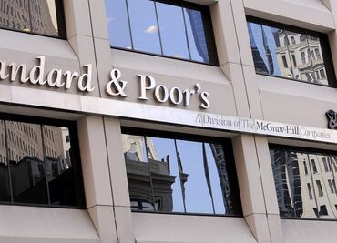Por deterioro de activos, Standard and Poor´s baja calificaciones de Crédito Real