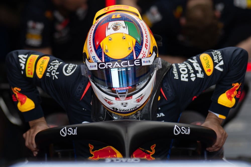 Checo Pérez en el Gran Premio de Emilia-Romaña - Foto: AFP