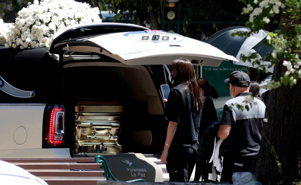 Llega ataúd con restos de "El Mencho" a panteón en Zapopan (02/03/2026). Foto: AFP