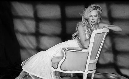 Pamela Anderson se mete a una tina y pide la libertad para una orca