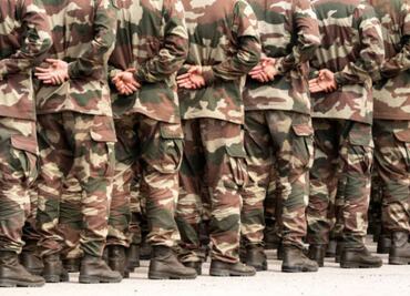 Trump pide a Corte Suprema permitir la prohibición de militares trans; el expresidente Joe Biden la había eliminado