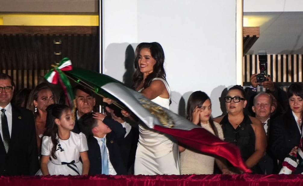 La alcaldesa de Cuauhtémoc, Alessandra Rojo de la Vega, encabezó el Grito de Independencia. Foto: Especial