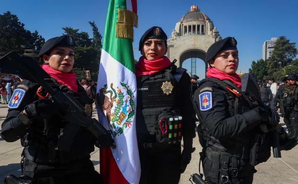 Desfile por el Día del Policía. Foto: Luis Camacho