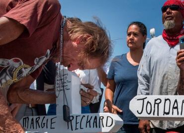 Flores, dinero y hasta un cantante: la multitudinaria respuesta que tuvo el hombre que invitó a funeral en El Paso