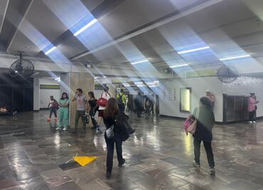 Viajar en Metro en medio de la segunda ola de calor que sofoca a la CDMX; “Cualquier brisa refresca, se agradece", aseguran usuarios