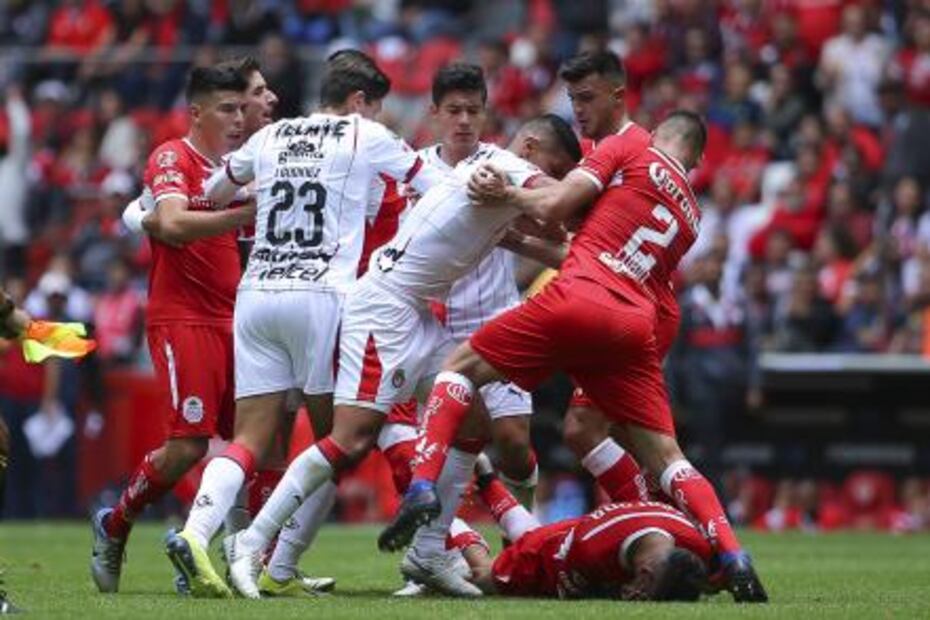 Bronca en el partido de Toluca y Chivas
