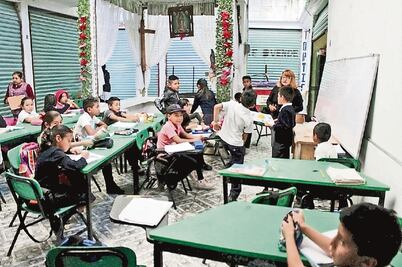 El 19-S dañó su escuela; hoy toman clase en mercado para no perder ciclo