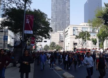 Comerciantes marchan al Zócalo; exigen derecho a vender en vía pública