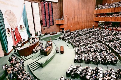 Diputados y senadores se otorgan megabono