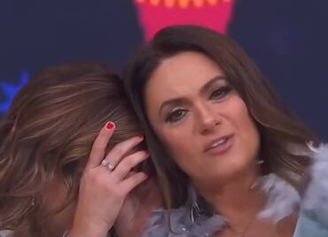 Penélope Menchaca y Adamari López rompen en llanto en pleno programa en vivo