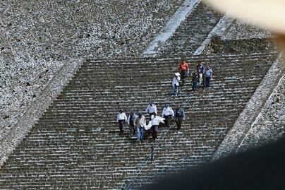 Turista alemán muere por infarto al subir a la Pirámide del Sol en Teotihuacan
