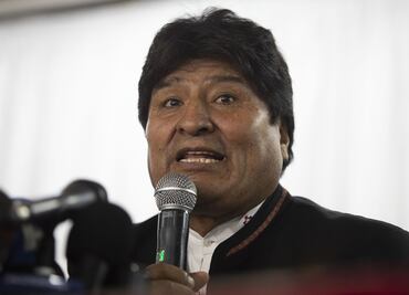 Denuncia Evo a presidenta interina de Bolivia por llamar "salvajes" a su gabinete