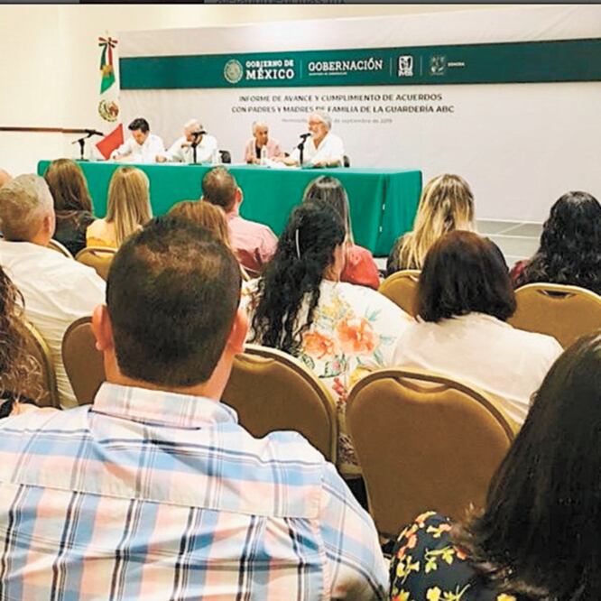 Las autoridades federales encabezadas por el presidente Andrés Manuel López Obrador se reunieron con los padres y madres de los 49 niños fallecidos y 106 heridos en la Guardería ABC de Hermosillo. TOMADA DE TWITTER 