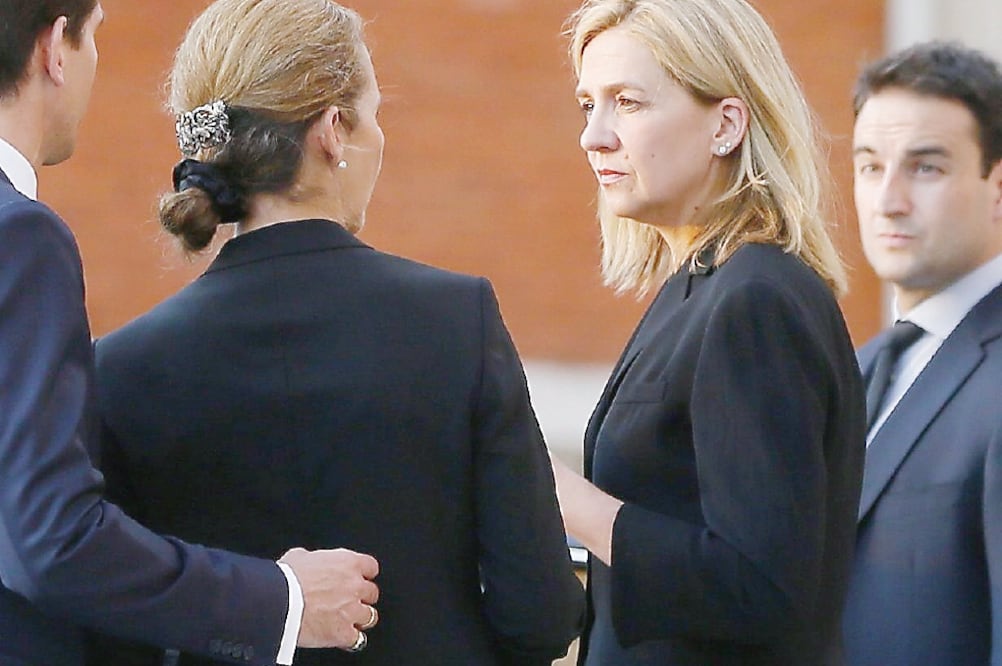 La infanta Cristina (der.) vendió su palacete en Barcelona por 6.9 millones de euros para pagar parte de la fianza (EFE. ARCHIVO)