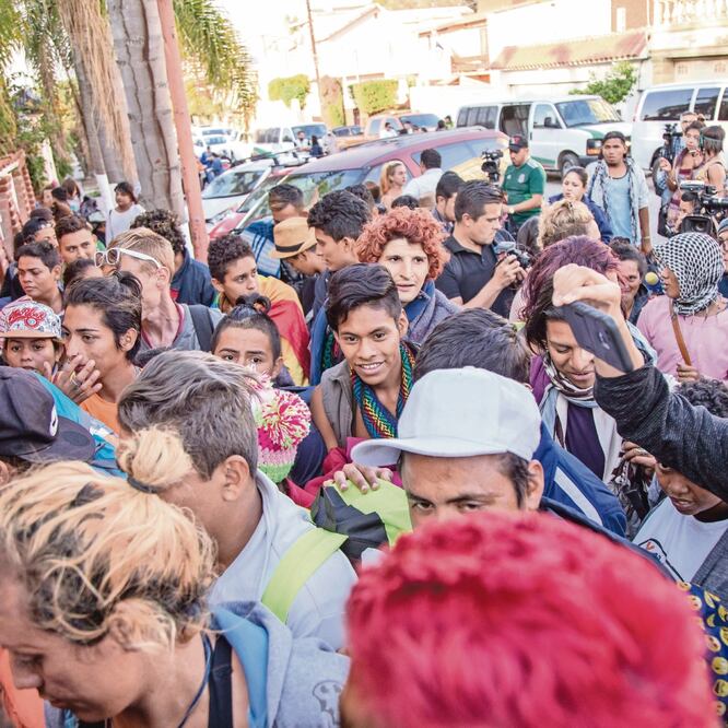 Centroamericanos de la comunidad lésbico-gay llegaron a Tijuana con la intención de cruzar hacia Estados Unidos para pedir asilo. (JOEBETH TERRÍQUEZ. EL UNIVERSAL)