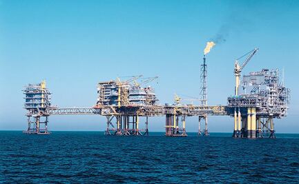 Petróleo repunta 5% tras acuerdo de la OPEP de mantener el recorte en la producción