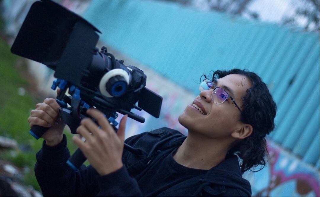 Alexis Hernández Peña, director de cine independiente y fundador de la productora Besia Films. Su cortometraje "Atrapado en el Limbo" fue filmado en instalaciones del CCH Oriente de la UNAM, Tláhuac e Iztapalapa. Foto: Instagram