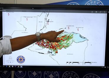Autoridades de América Central en alerta por huracán "Earl"