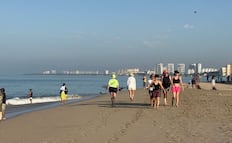 Playas de Puerto Vallarta registran afluencia normal a una semana de hechos violentos; mantienen seguridad en la zona