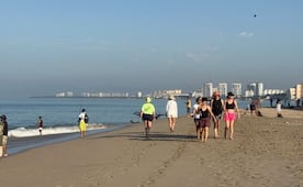 Playas de Puerto Vallarta registran afluencia normal a una semana de hechos violentos; mantienen seguridad en la zona