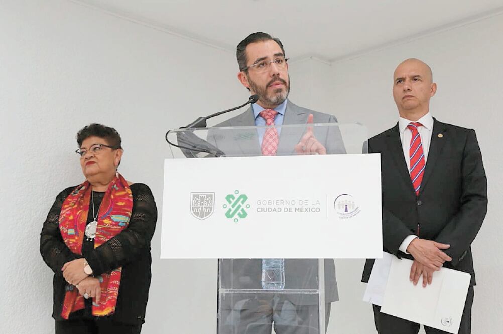 La procuradora Ernestina Godoy, el titular de la SSC, Jesús Orta, y el presidente del Consejo Ciudadano, Salvador Guerrero, presentaron ayer la Comisión Ciudadana Contra la Corrupción Policial en la Ciudad de México. Foto/CORTESÍA