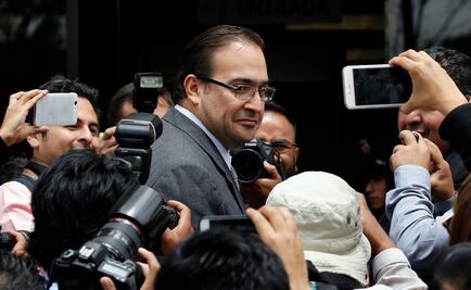 Dar la cara y no salir del país, piden PRI y PAN a Duarte