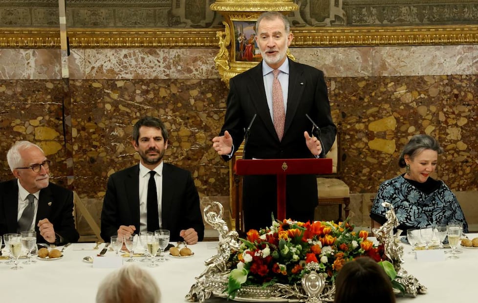 El rey Felipe VI ofrece un discurso por la entrega del Premio de Literatura en Lengua Castellana "Miguel de Cervantes" 2025. Foto: EFE