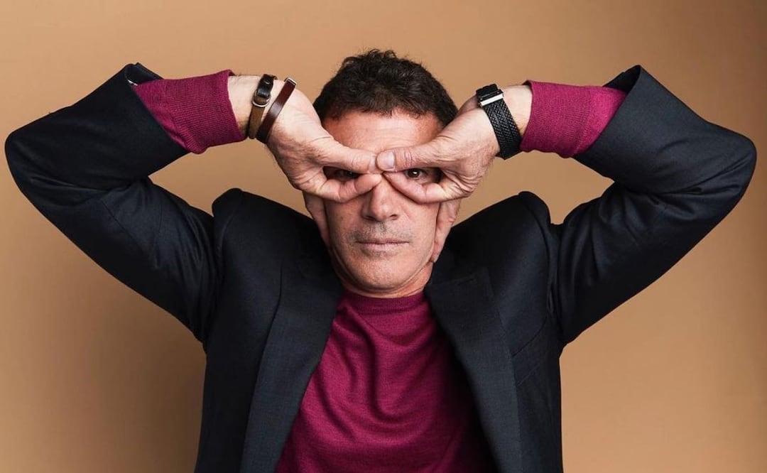 Antonio Banderas posando. Fuente: Instagram @antoniobanderas