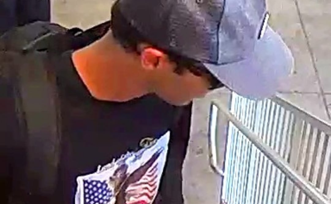 Autoridades publican nuevas fotos de la persona de interés por el asesinato del influencer Charlie Kirk (11/09/2025). Foto: Captura de pantalla