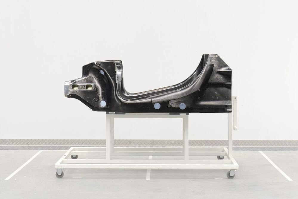 McLaren presenta chasis de fibra de carbono para sus futuros eléctricos