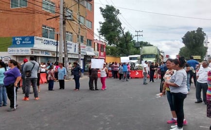Vecinos de Tulpetlac bloquean la Vía Morelos