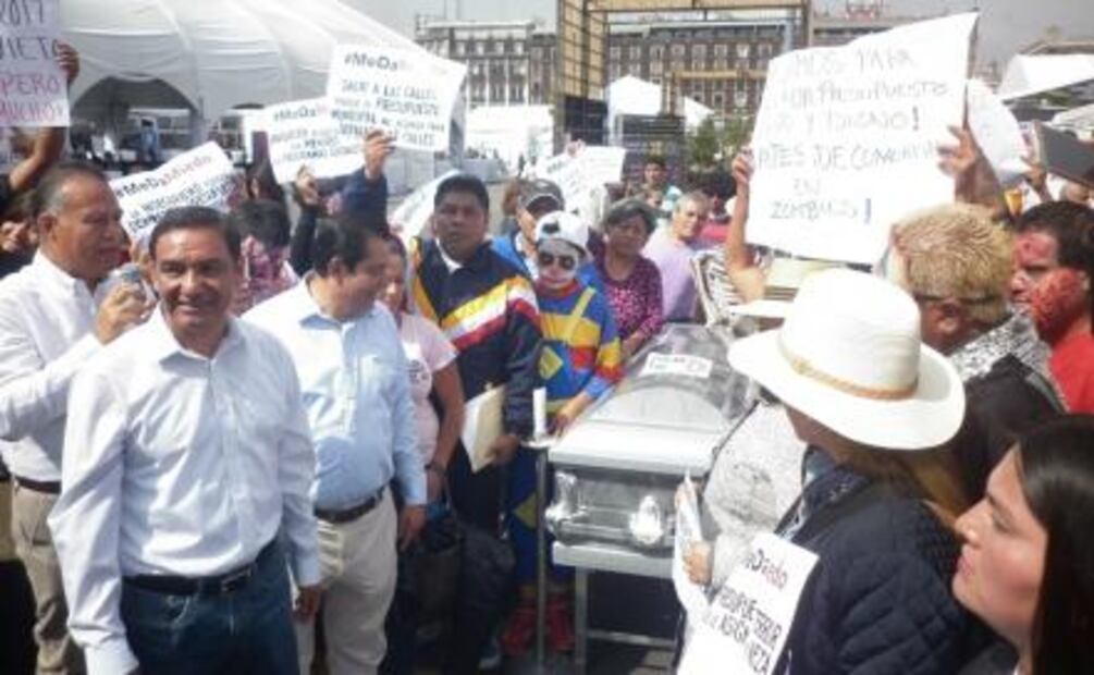Zombies perredistas exigen "muerte" de corrupción priísta