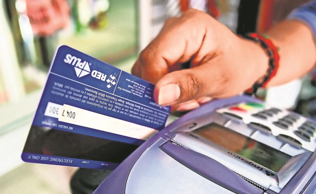 Analistas anticipan una desaceleración del consumo en los últimos días del año, ante la caída en el uso de tarjetas bancarias. Foto: Archivo / EL UNIVERSAL