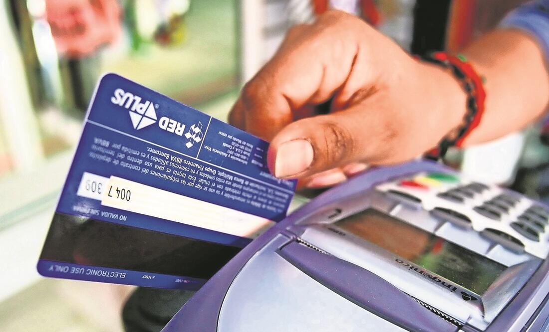 Analistas anticipan una desaceleración del consumo en los últimos días del año, ante la caída en el uso de tarjetas bancarias. Foto: Archivo / EL UNIVERSAL