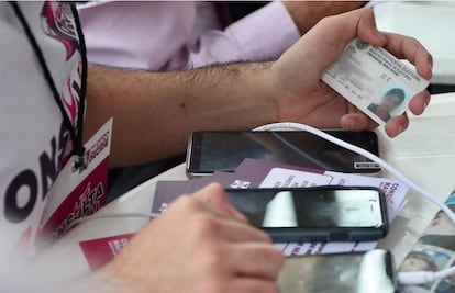 Denuncia PRD ante Inai captura de datos personales en consulta del NAIM