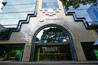 Estudiantes de posgrado de universidades privadas se amparan contra Conahcyt