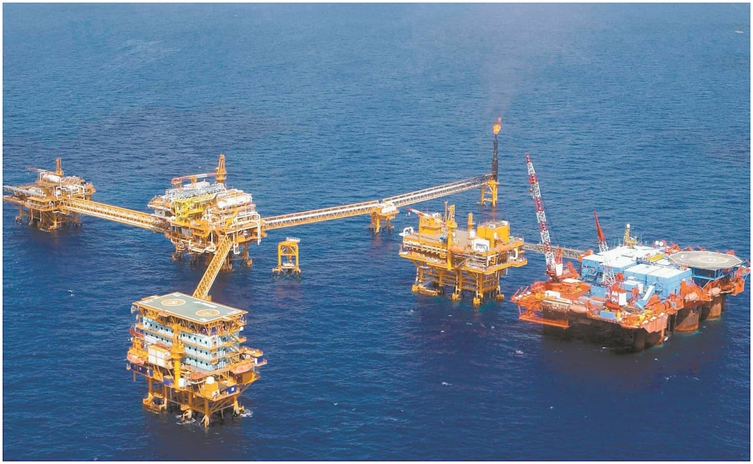 México envía petróleo a Cuba Foto: EFE