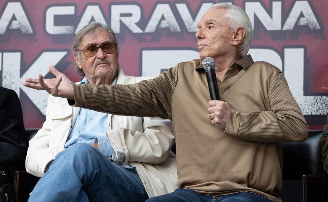 Ricardo Carrión y Enrique Guzmán en la conferencia de prensa de "La Última Caravana del Rock and Roll" en el Auditorio Nacional, 
Foto: Mika Robles/Clasos.com.mx
